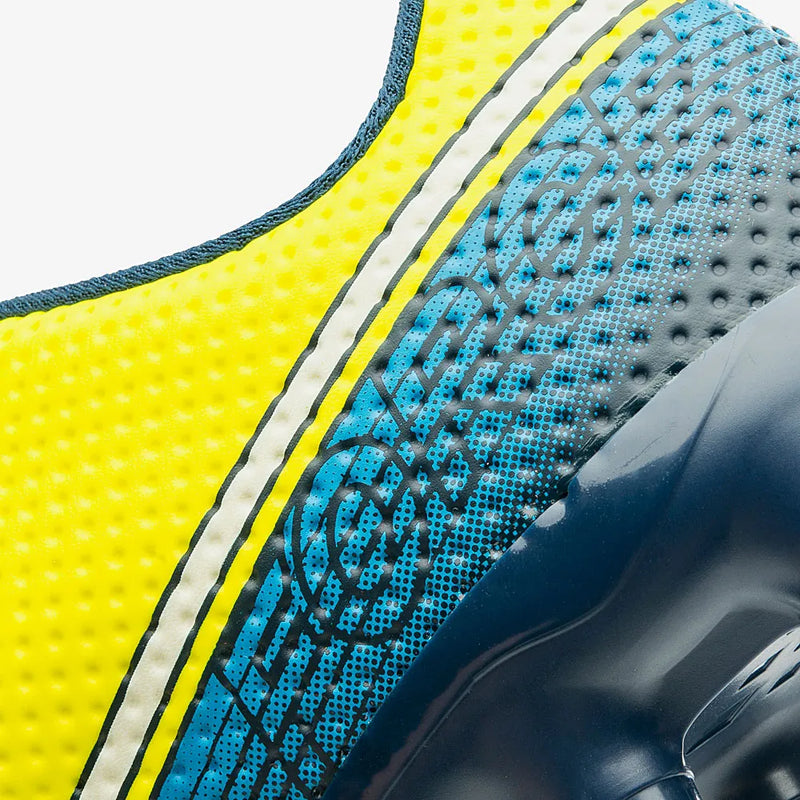 Chuteira Campo Umbro Force